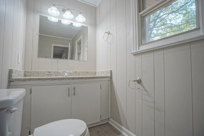 Building Photo - 246 Acorn Acres Rd