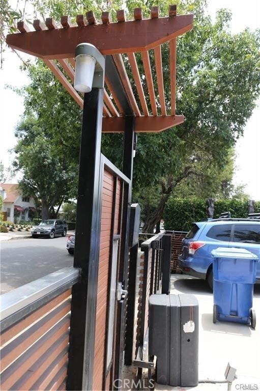 Building Photo - 1323 N Cherokee Ave