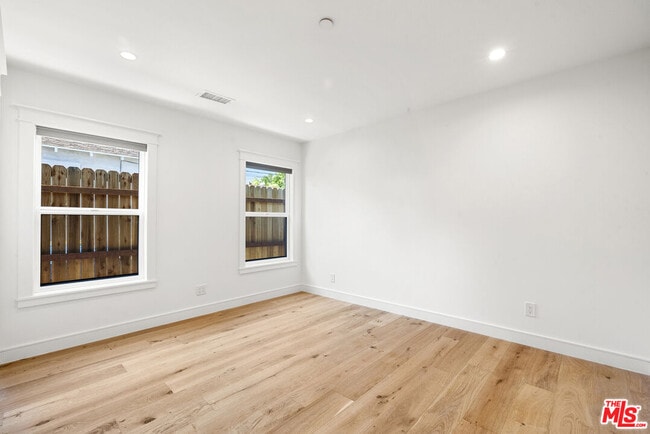 Building Photo - 420 N Frederic St