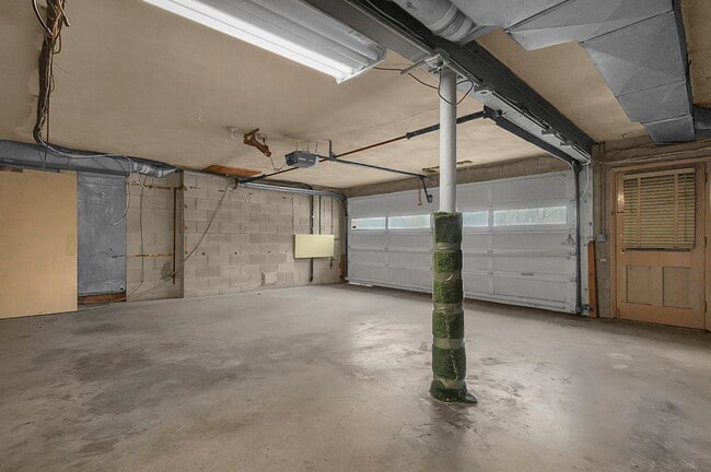 Building Photo - 2737-2737 Charing Rd