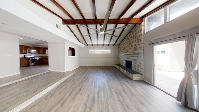 Building Photo - 5BD/2BA, Large Bedrooms!