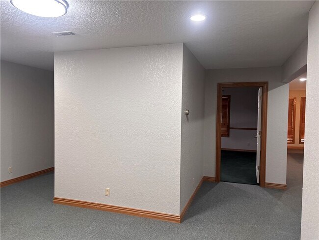 Building Photo - 15262 Shipe Rd
