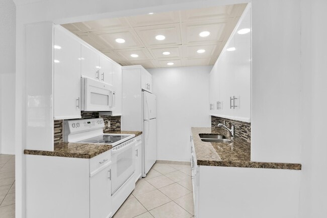 Building Photo - 2043 Cornwall C