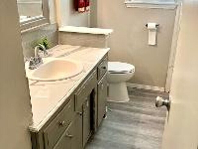 Building Photo - 3 Bedroom Southwest OKC