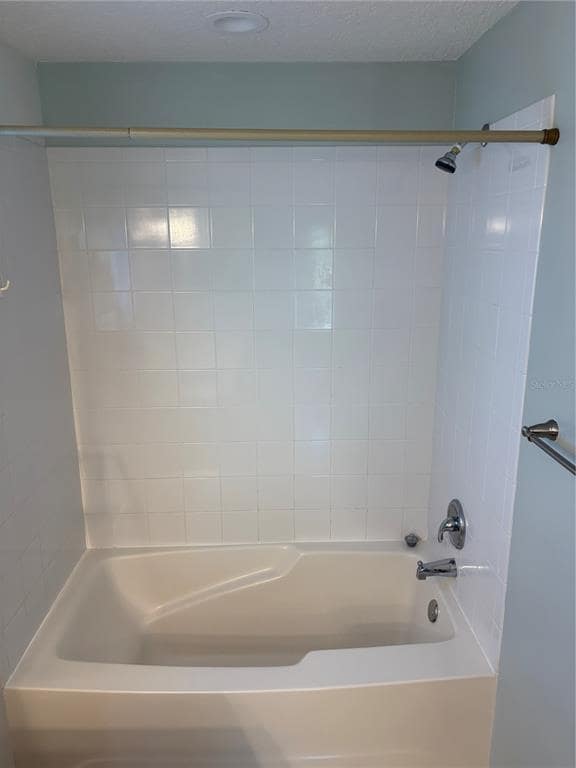 Building Photo - 1326 Hillview Dr