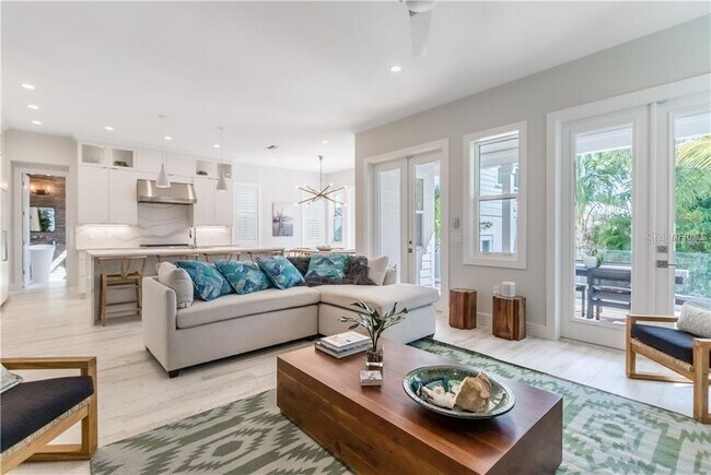 Building Photo - 580 Broadway St