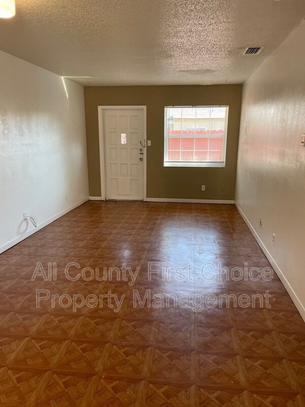 Building Photo - 526 91st Ave N
