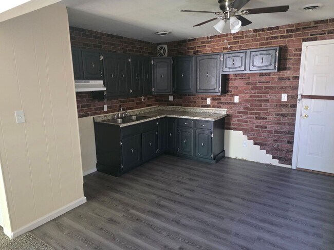 Building Photo - LIMITED TIME**NO APPLICATION FEE**1/2 OFF ...