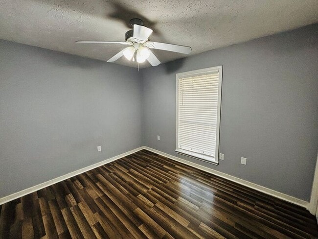 Building Photo - 709 Greenfield Dr