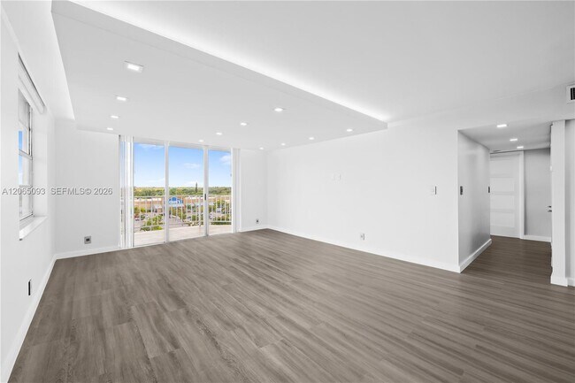 Building Photo - 16710 NE 9th Ave