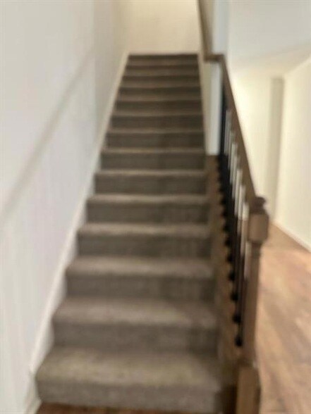 Building Photo - 5635 Parkview Ln