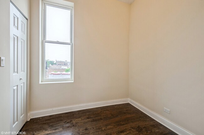 Building Photo - 4012 W Armitage Ave
