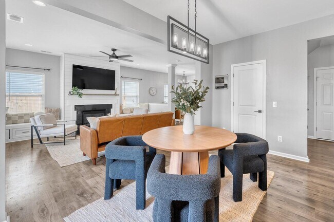 Building Photo - 454 Fox Sparrow Ct