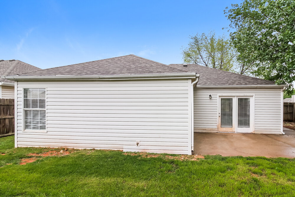 Building Photo - 1024 Pinecrest St
