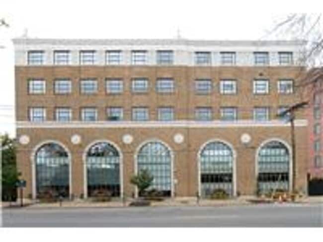 Building Photo - 4901 Washington Boulevard 4B