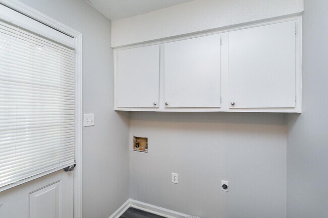 Building Photo - 121 Noel Ann Ct