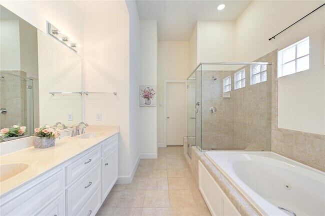 Building Photo - 11508 Main Cedar Dr