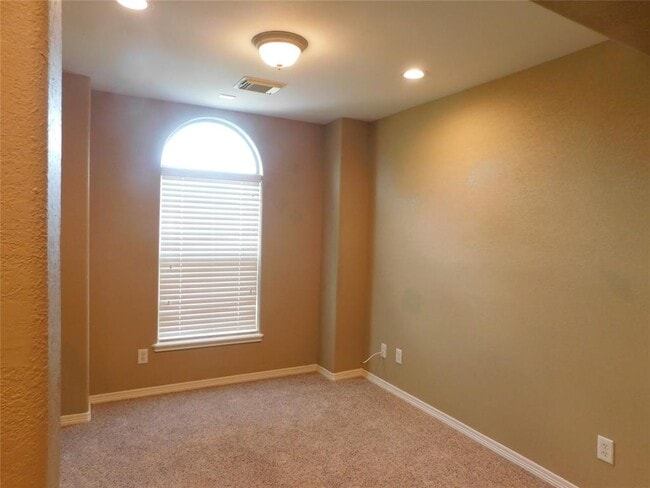 Building Photo - 4333 Lake Run Dr