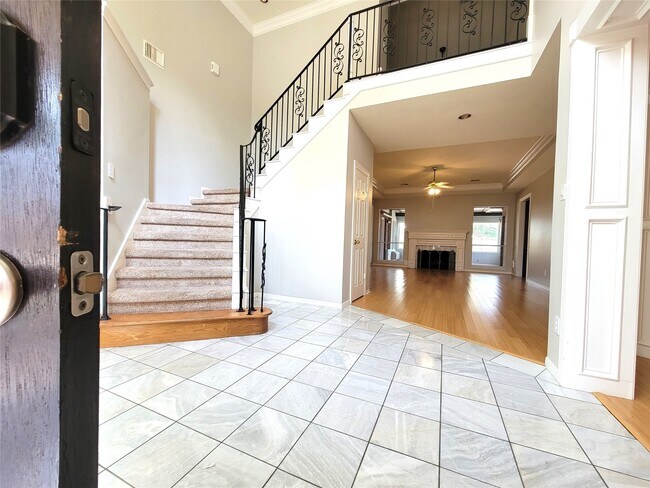 Building Photo - 2214 Old S Dr