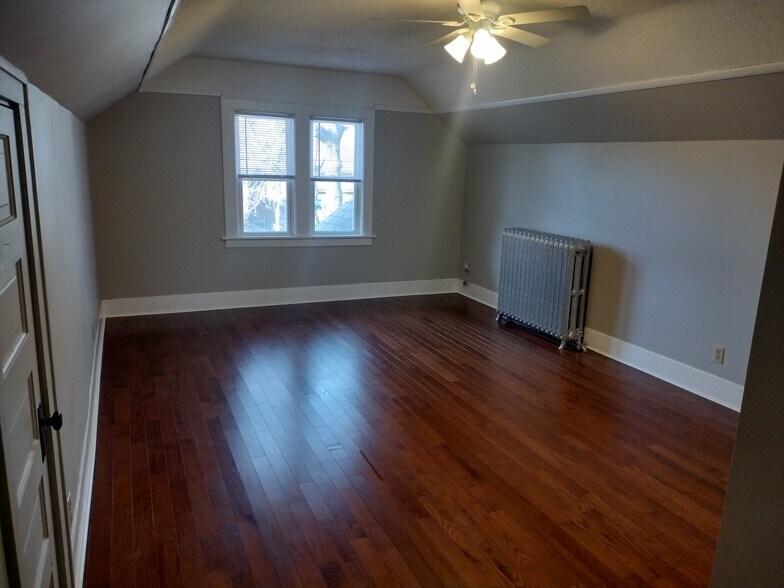 Building Photo - 216 E 2nd St