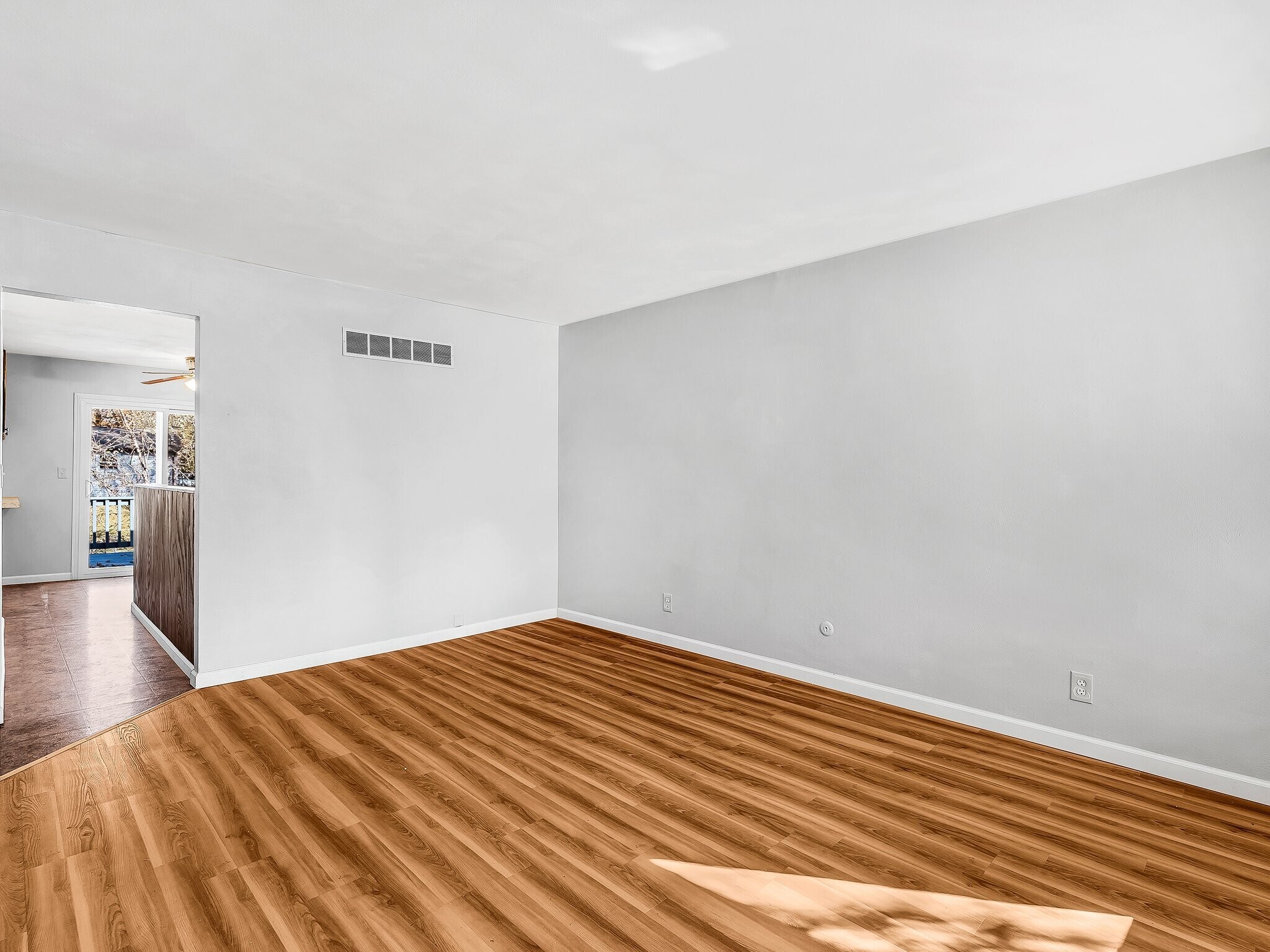 Building Photo - 106 Britanna Dr