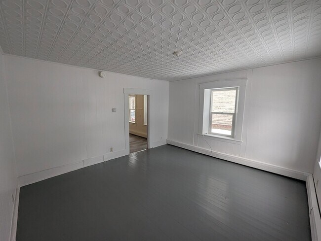 Building Photo - 13-15 Walnut Street Unit 2