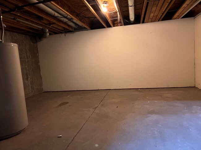 Building Photo - Gorgeous 2 bed/2.5 bath townhome in Welby Glen