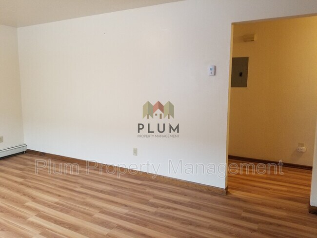 Building Photo - 720 Turner St