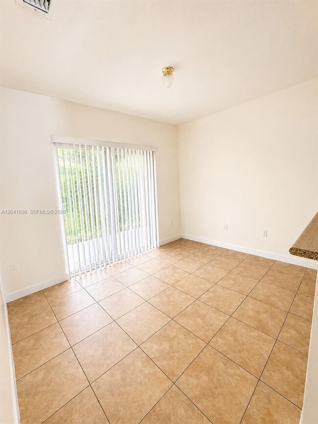 Building Photo - 1656 SE 29th Ct