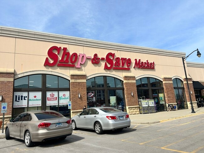 Building Photo - 677 S River Rd