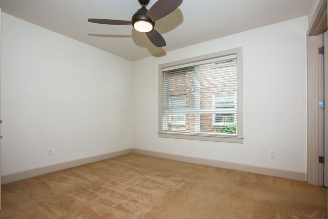 Building Photo - Elegant North Capital Hill Boutique securi...