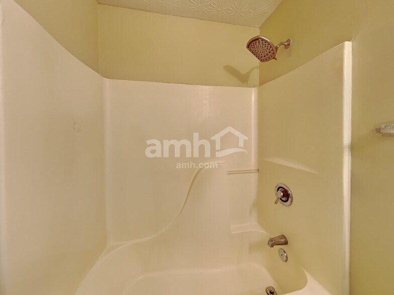 Building Photo - 116 Shadowhill Ln