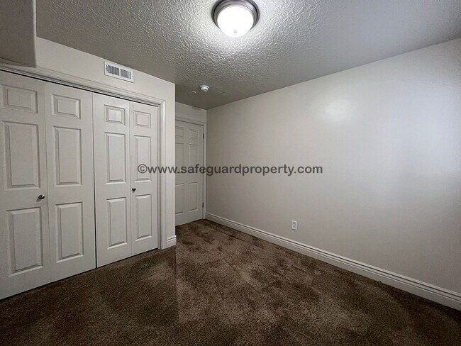 Building Photo - Wonderful 3 Bedroom Condo in Sandy