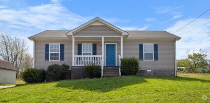 Building Photo - Freshly Renovated 3-Bedroom Home with Spac...