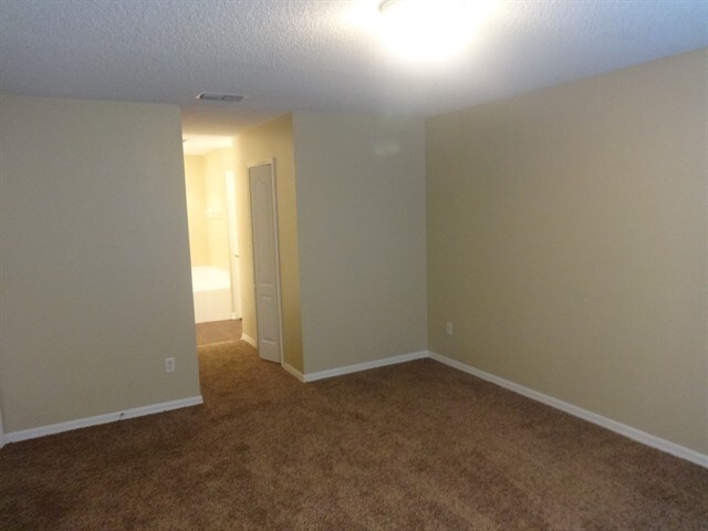 Building Photo - 9640 Clinton Corners Dr