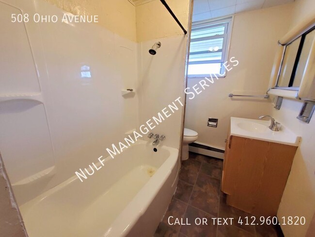 Building Photo - Eligible for Section 8: 3 Bed, 1.5 Bath Ho...