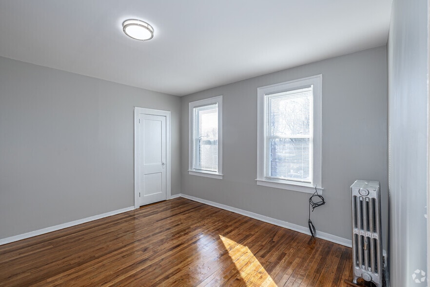 2BR, 1BA - 617SF - Bedroom - 2020 Park