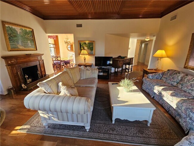 Building Photo - 364 Bellevue Ave