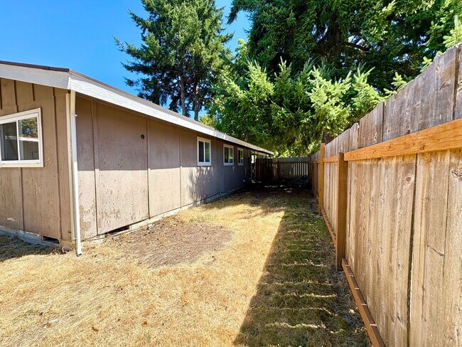 Building Photo - Cozy & Clean 3BR Home in North Tacoma