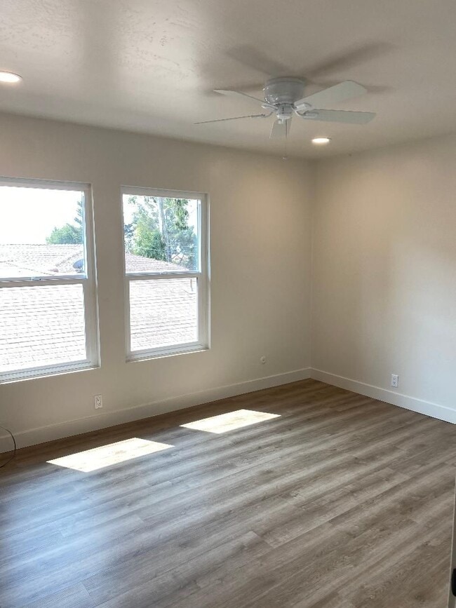 Building Photo - 2048 Swazey St