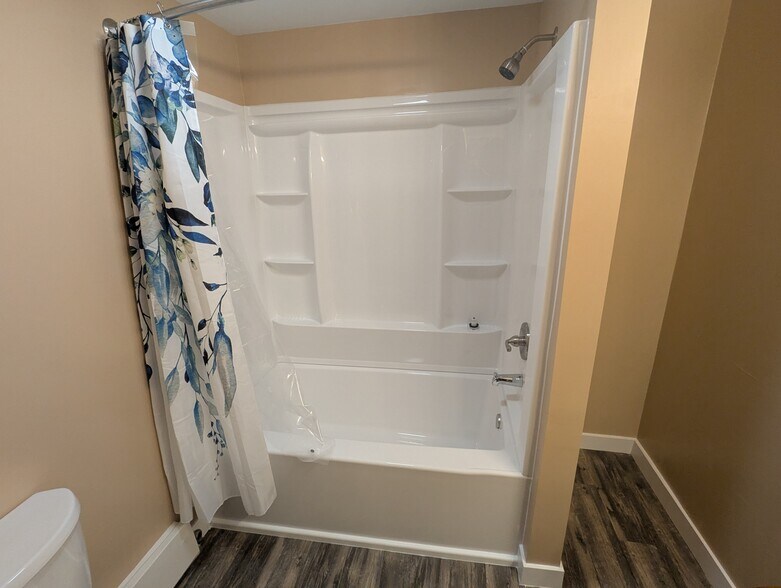 Building Photo - 615 E Miller Rd