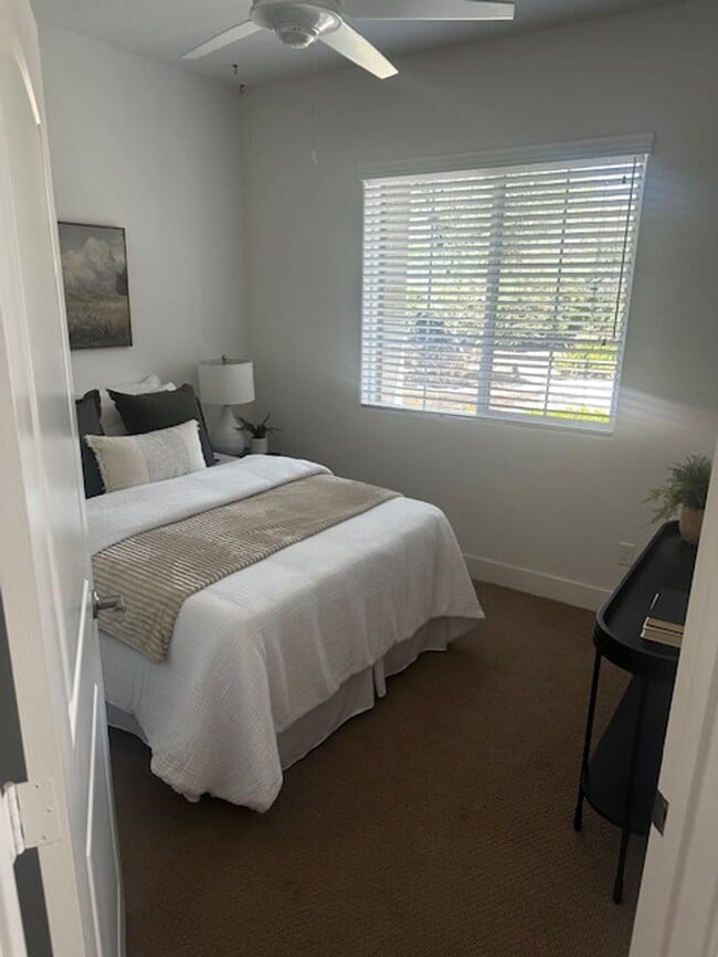 Building Photo - 3 Bedroom, 3.5 Bath Townhouse Style Condo ...