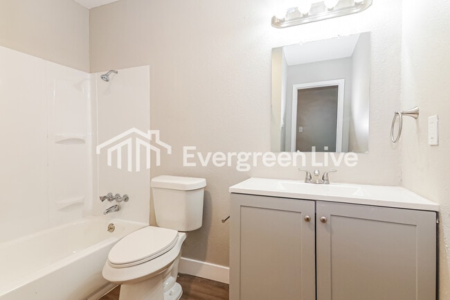 Building Photo - 816 Jack St