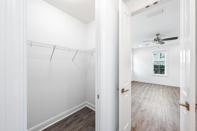 Building Photo - 106 Conifer Ct