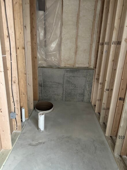 Building Photo - 5304 Silverton St