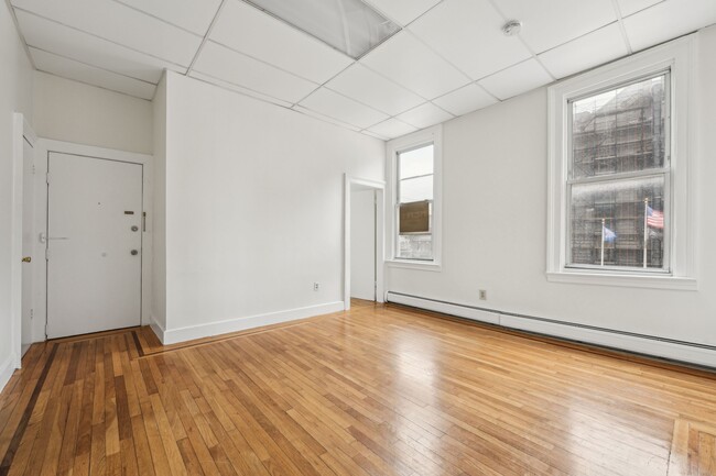Building Photo - 570 Newark Ave