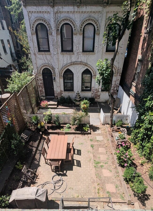 Building Photo - 275 8th St