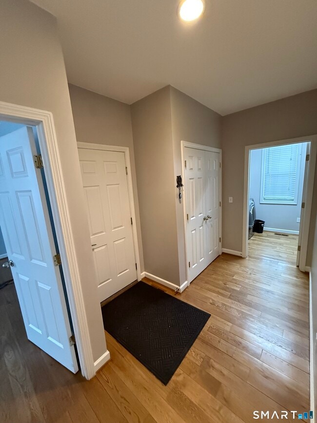 Building Photo - 104 Valley View Rd