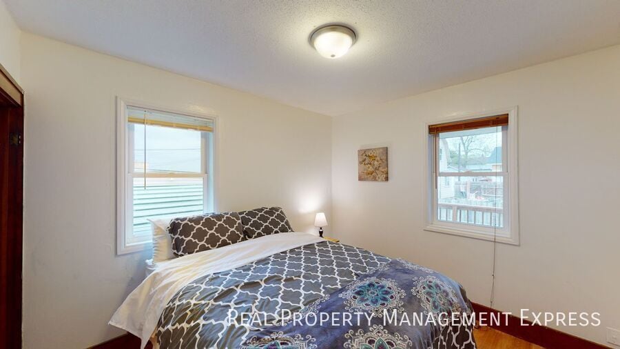 Building Photo - 3 Bed 1 Bath Home near Downtown Sioux Falls!