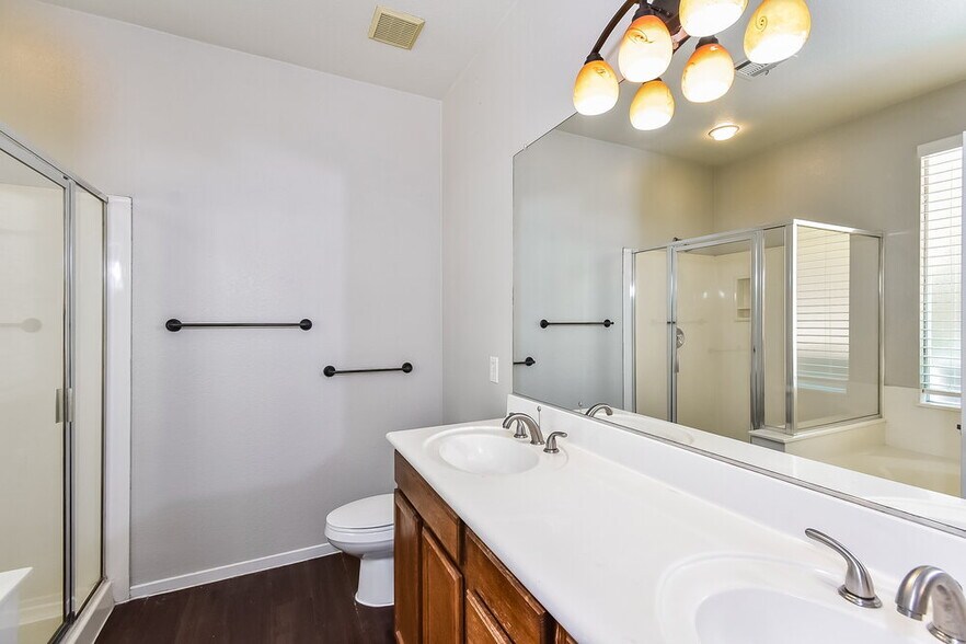 Building Photo - 2520 Bahama Point Ave